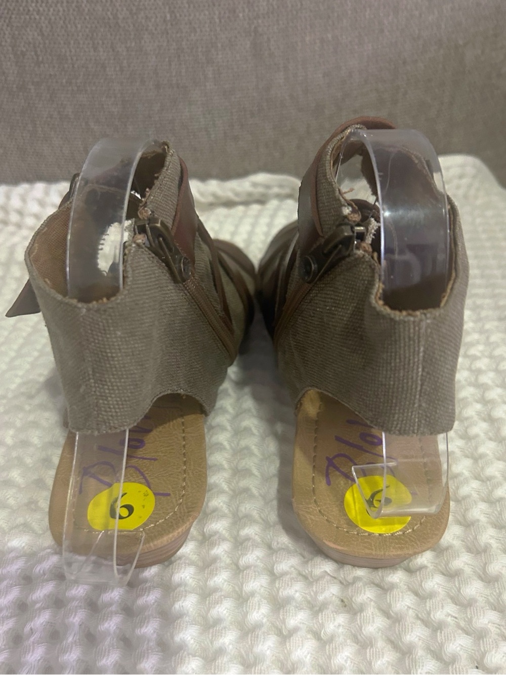 NWT! Blowfish Malibu Taupe Canvas & Brown Vegan Leather Buckle Sandals. Size 9 - Picture 4 of 7